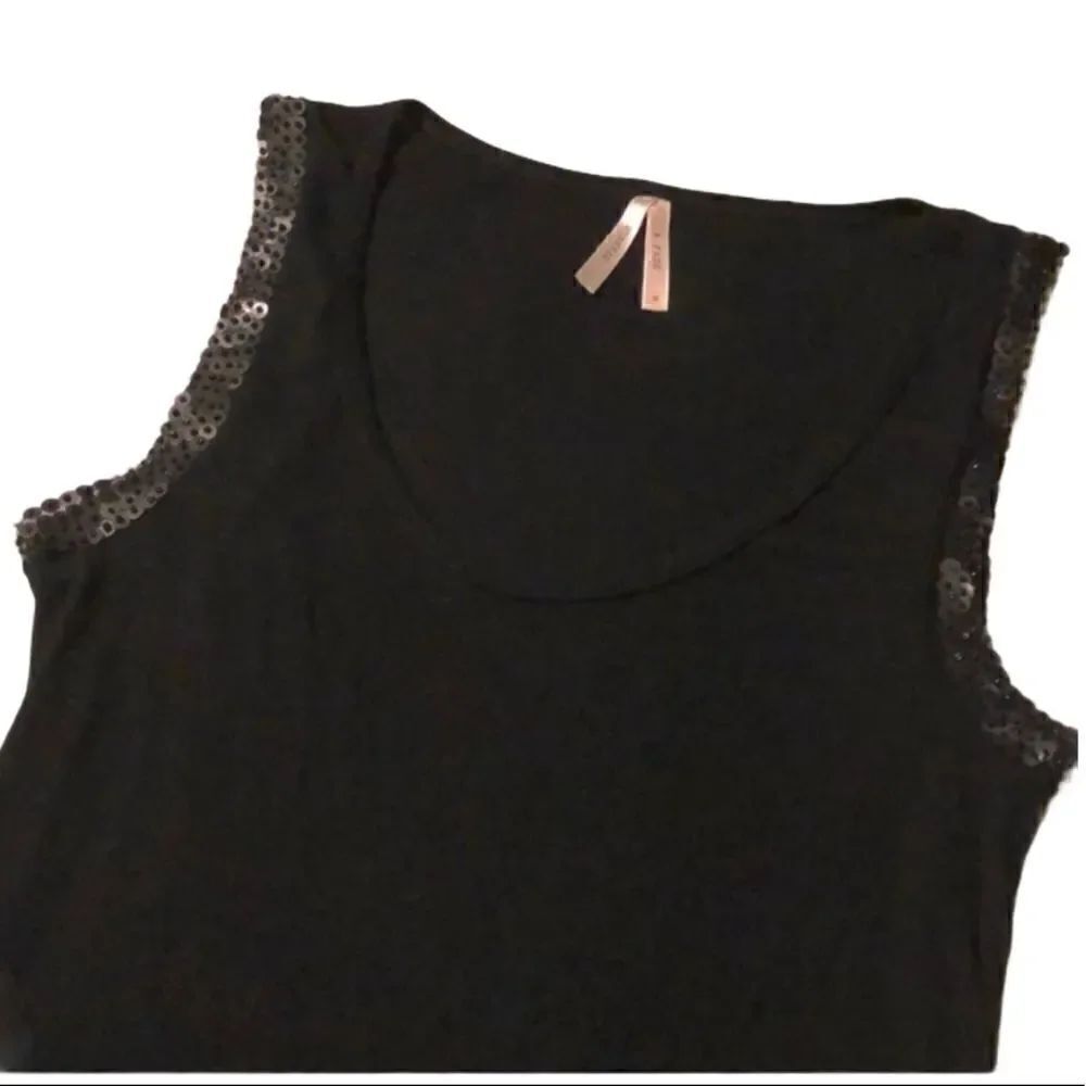3/$15 or 5/$20 Sparkle & Fade black sequin top size medium